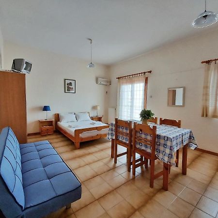 Seaview- 2 Space - Selfcatering Apartment - Helen No 3 Xiropigado Exterior foto