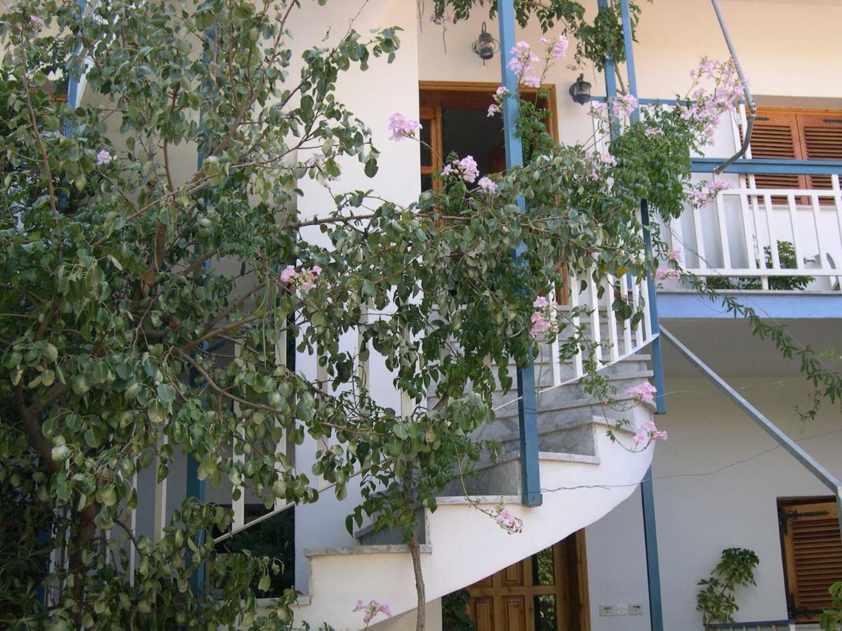 Seaview- 2 Space - Selfcatering Apartment - Helen No 3 Xiropigado Exterior foto